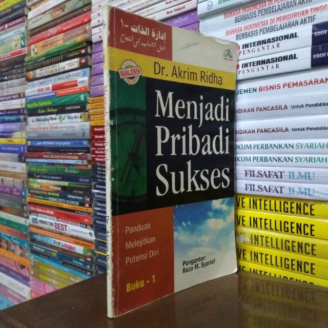 Buku Seri Manajemen Islami MENJADI PRIBADI SUKSES Buku 1 by Dr Akrim Ridha