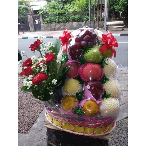 

Parcel buah M With Special Bunga,Free Kartu Ucapan