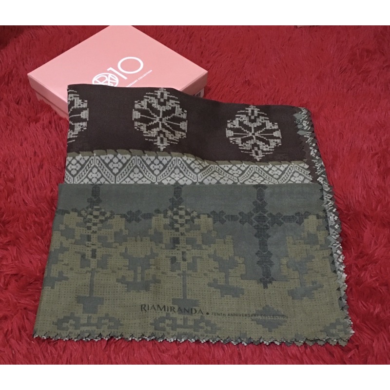 PRELOVED RIA MIRANDA MISWA Scraf Bundling Gahayu Scarf atau Kasmaran Basic