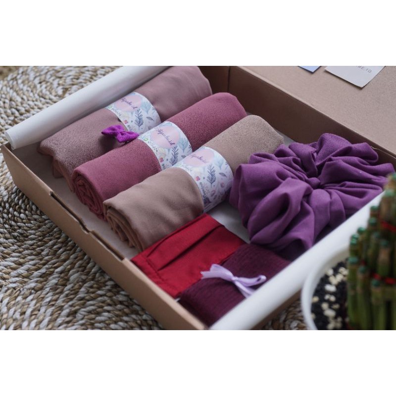 

HIJAB BOX PAKET C/GIFT BOX/By Hijaabe.id