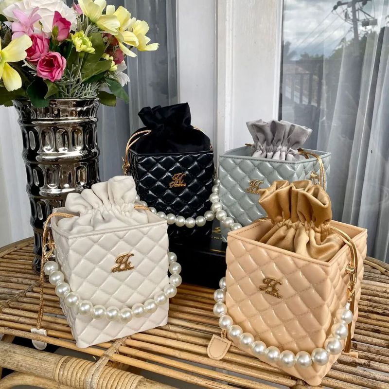 Naomi Mini Bag by Jims honey |Tas Jims honey kotak lucu dengan rantai