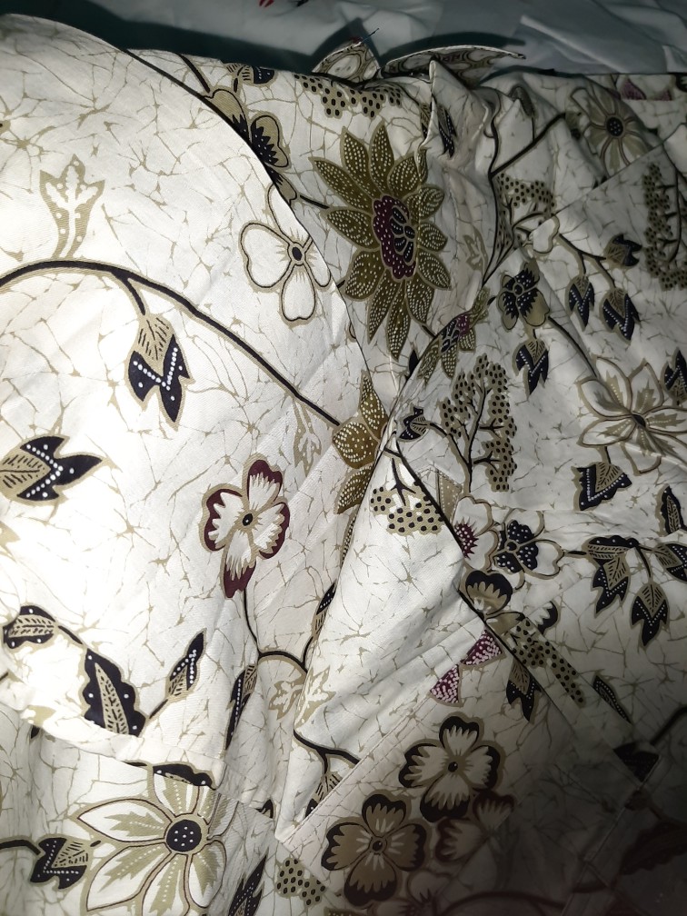 Kemeja Batik Pria Lengan Panjang Kembangan Putih Lapis Furing Batik Solo