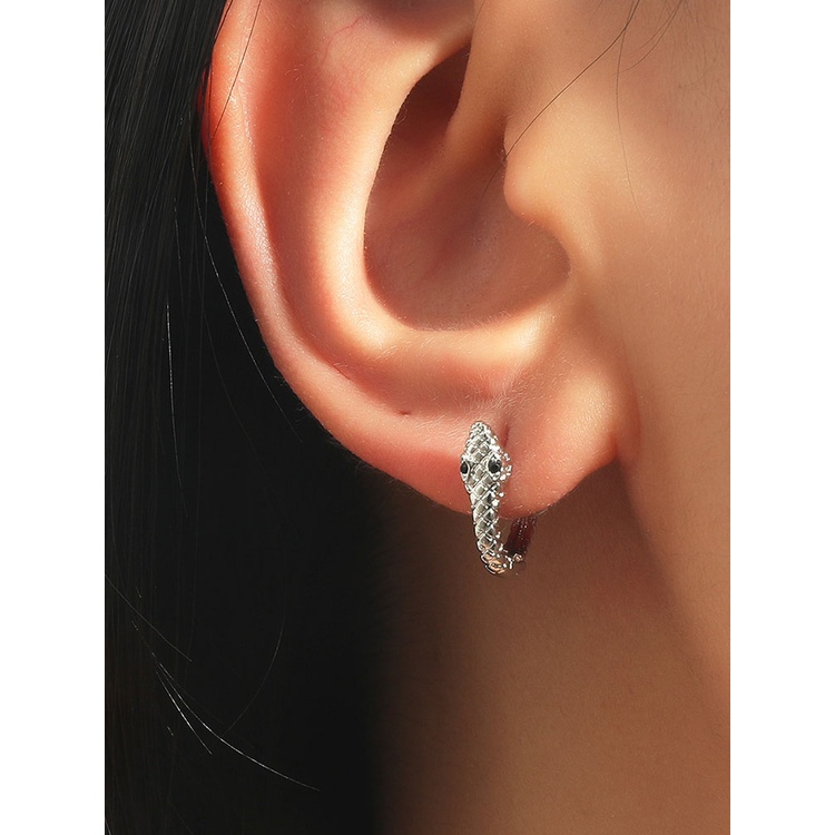 Anting Hoop Desain Ular Kecil Warna Silver Bahan Zirkon Hitam Gaya Punk Untuk Wanita