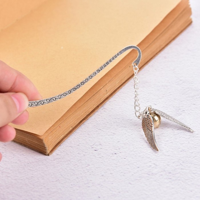 

Produk Unggulan Pembatas Buku Snitch Harry Potter Murah