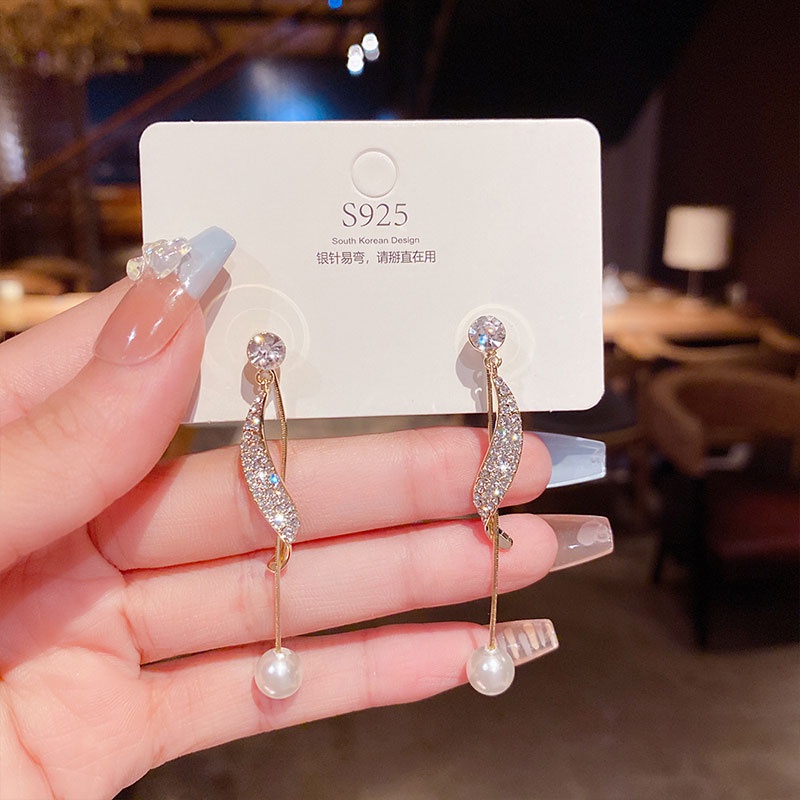 XiaoboACC Anting Gantung Panjang Tusuk Gaya Korea Bentuk Spiral Aksen Rumbai + Mutiara Bahan Silver 925 Untuk Wanita