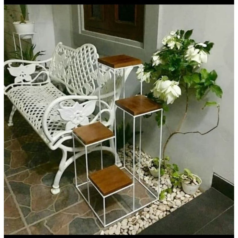 Rak tanaman hias Besi alas kayu - Rak pot Bunga dekorasi rumah - Rak 4 susun besi alas kayu