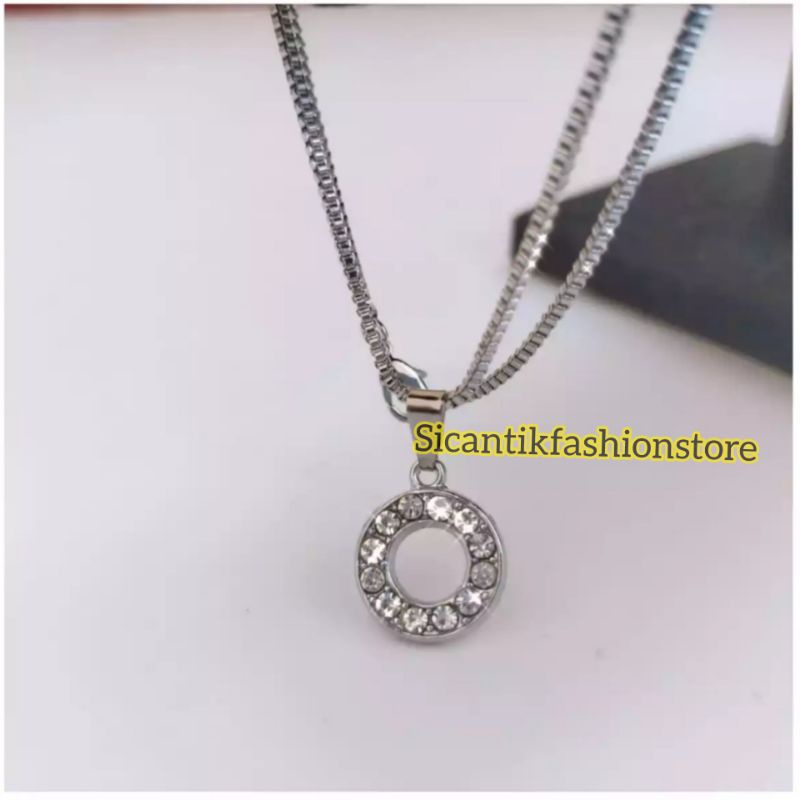 Kalung Titanium liontin Huruf O Silver Terlaris Anti Karat Tidak Luntur Fashion Pria Wanita Mewah