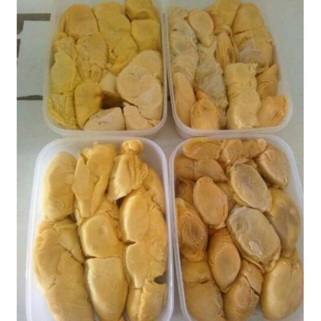 

Durian kupas dan pancake durian Medan