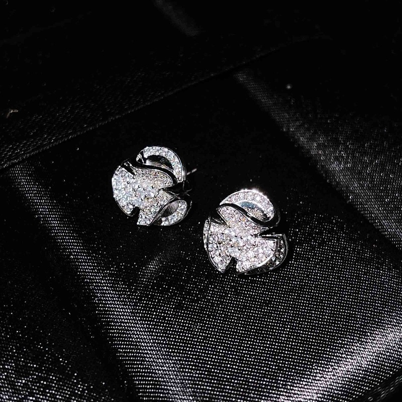 Fashion Moissanite Flower-Shaped Earrings