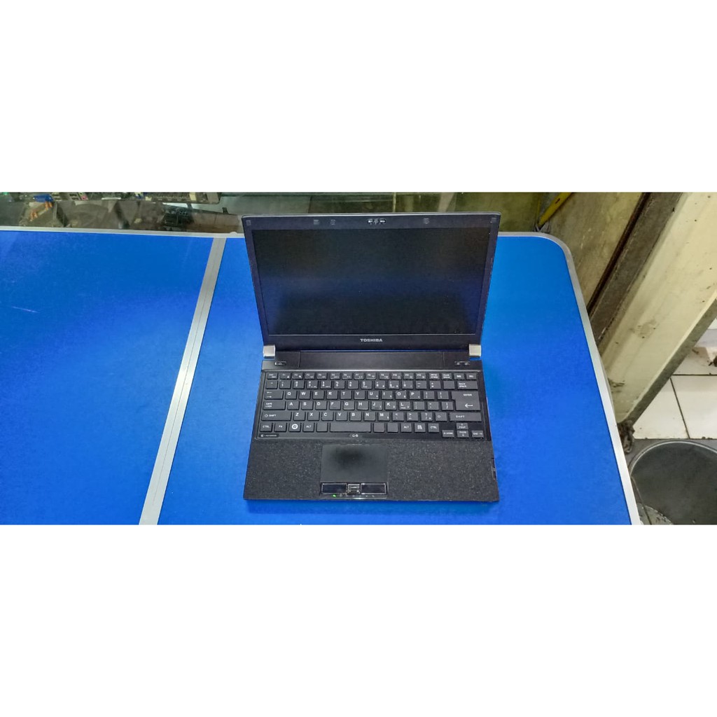 Toshiba R830 / R731.. core i3 gen 2. SSD 128 camera  wifi. slim mulus