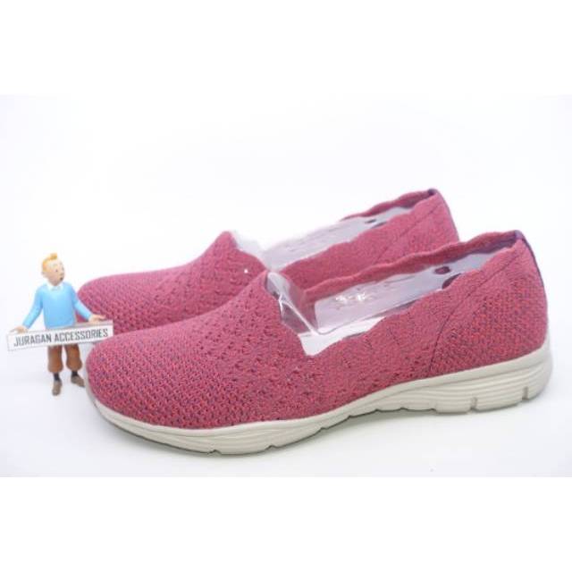 skechers classic fit memory foam womens