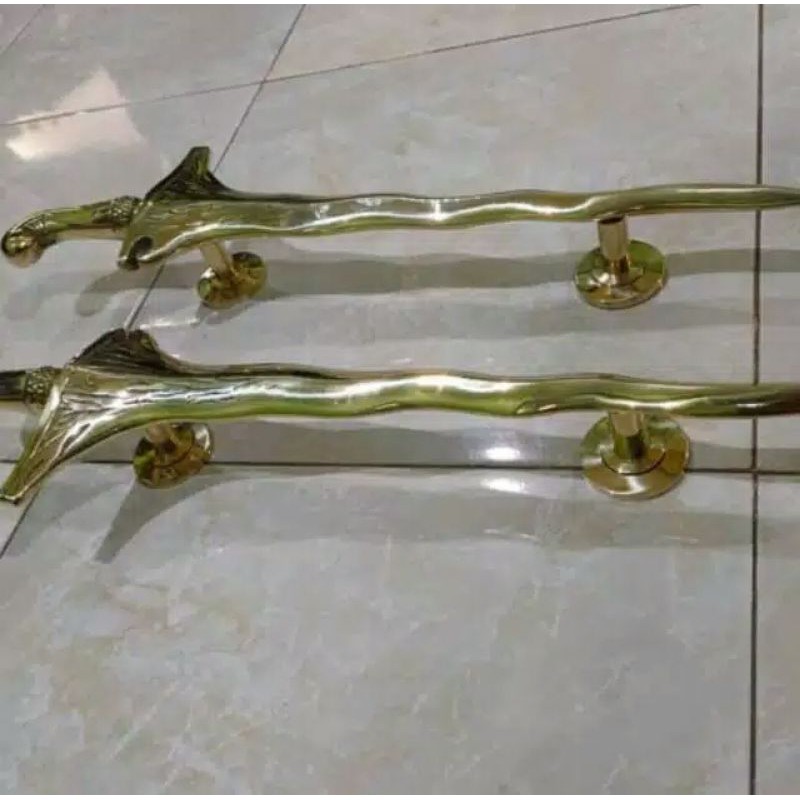 handle pintu Kuningan motif keris lekuk