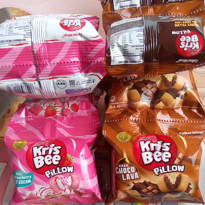 

Kris Bee Pillow Snack Krisbee Pillows Renceng Isi 10 Bks X 6 gr Mix Varian Rasa Coklat Stroberi