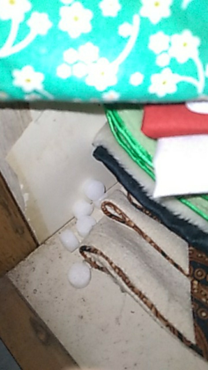 Kapur Barus / Kamper Kiloan Unicon 1 Kg Warna Putih