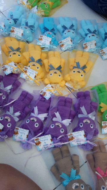 Souvenir Handuk Bentuk Beruang (kemasan Kain Tille)