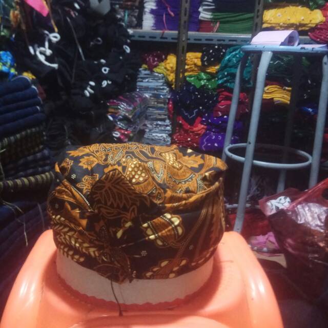 Udeng Sunda jadi/ full menutupi kepala