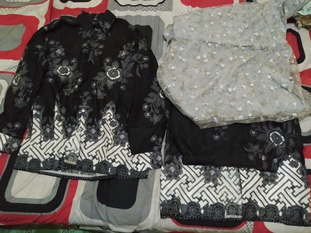 Ready Warna Cream Dan Grey - Batik Couple Dilan Danilla Tile Brukat Tunik Alika Selendang Azzura