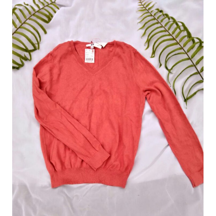 Baju Blouse/ Sweatshirt wanita (ori uniqlo)