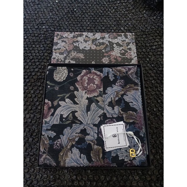 buttonscarves royale black