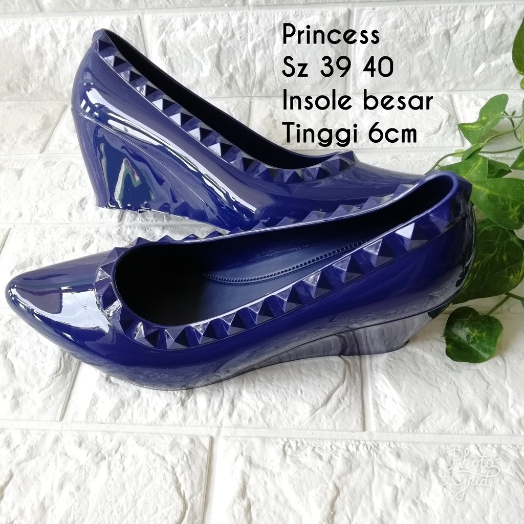 Sepatu Wanita Wedges 6cm Motif Duri Glossy Jelly Shoes Glossy Princess Merk Glanzton