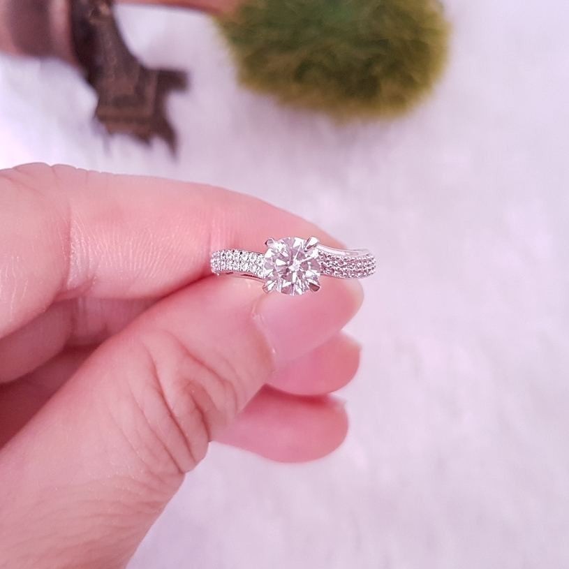 Cincin Kristal Wavy Aksesoris Fashion Ring Lapis Emas 18K