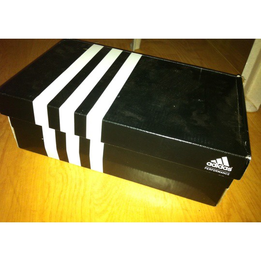 

box / kardus / dus tempat sepatu adidas nike