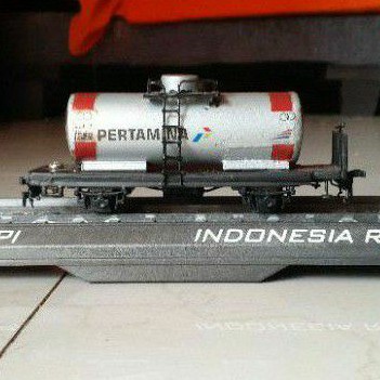 miniatur kereta api indonesia gerbong kr pertamina pt kai skala 87
