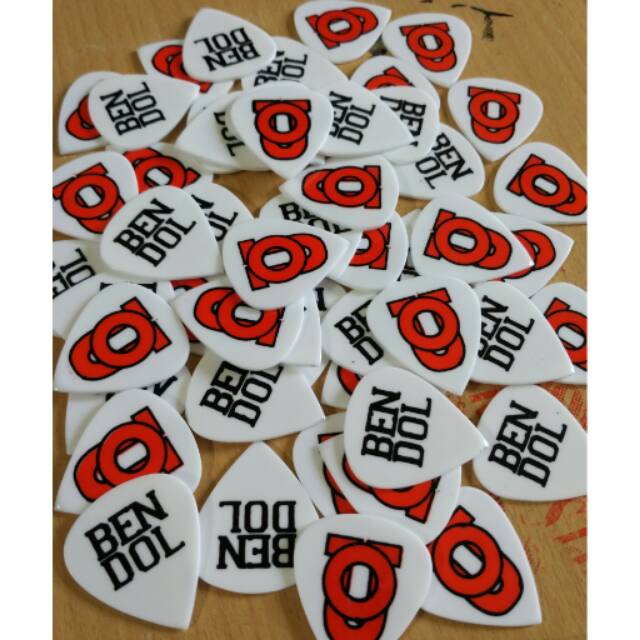 Pick Gitar Custom Request Nama (50biji) Ukuran 1.5mm &amp;,2mm