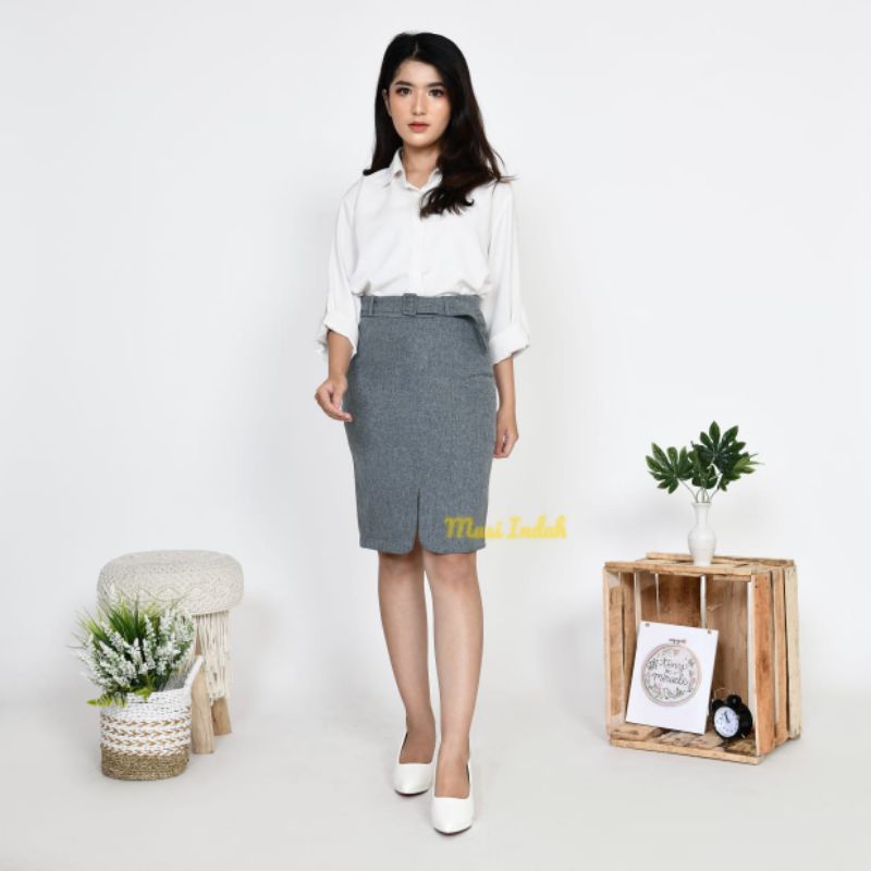 Rok Span Pendek Hitam Kerja Kantor Bahan Formal 3/4