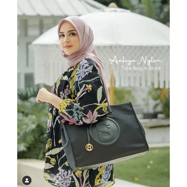 Buttonscarves Aaliya Nylon Tote Bag