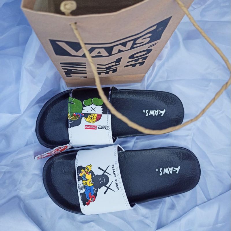 Sandal KAWS Supreme Sesame Street Murah-3