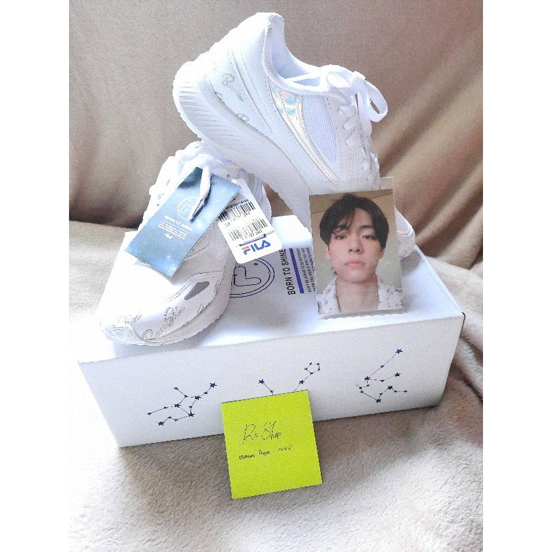 [Bundle] OFFICIAL PC Pajama Taehyung/V BTS & Sepatu FILA VOYAGER COLLECTION WaveletOG Shine Jungkook