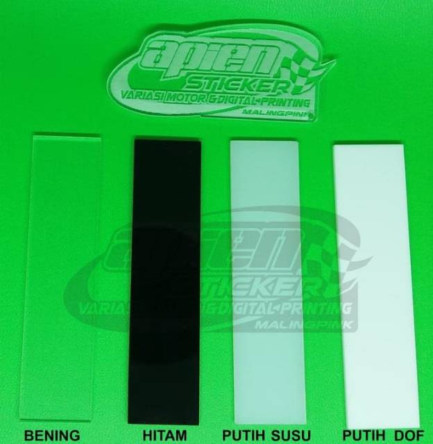 

AKRILIK NAME TAG / BAHAN PAPAN NAMA UK.8 X 2,5 CM