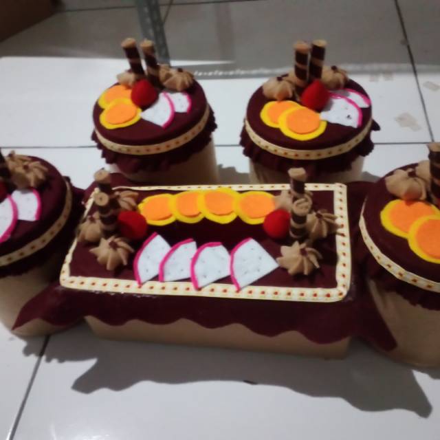 

Paket Toples Karakter Coklat dan Krim