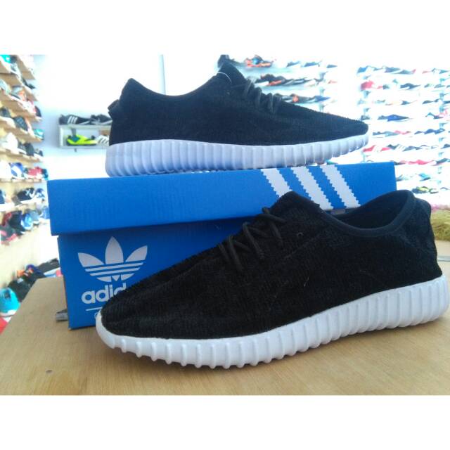 Sepatu adidas yeezy