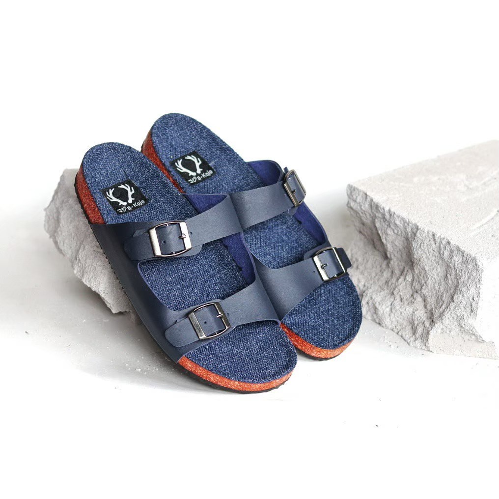 KENICHI II NAVY x KOJO Sandal Casual Biru Dongker Pria Sendal Slide Jalan Santai Harian Hangout Main Slop Kerja Formal Kondangan Lebaran Selop Remaja Dewasa Bapak Bapak Kado Orang Tua Semi Kulit Premium Distro 02 Footwear Ban Tali 2 Strap Keren Terbaru