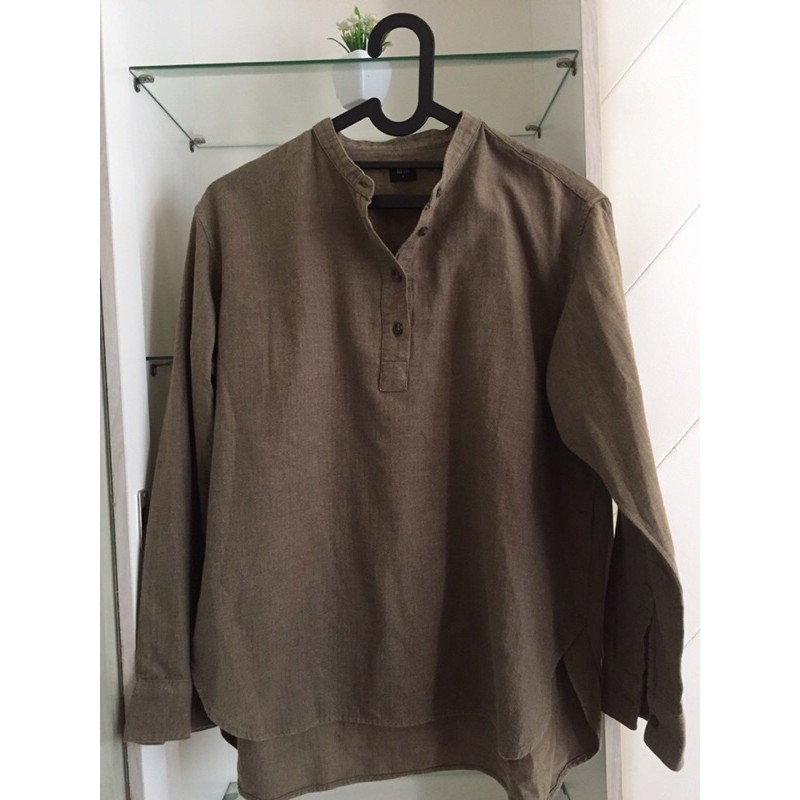 Foto Kemeja Uniqlo Brownish Green (Army)