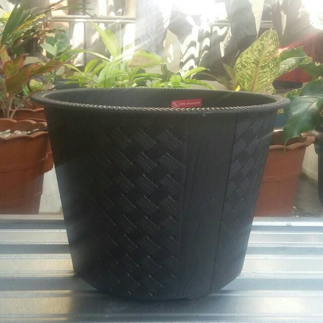 POT TANAMAN PLASTIK ANYAM 30CM POT BUNGA MOTIF ANYAM 30 CM POT TANAMAN PLASTIK ANYAM 30CM POT BUNGA MOTIF ANYAM 30 CM