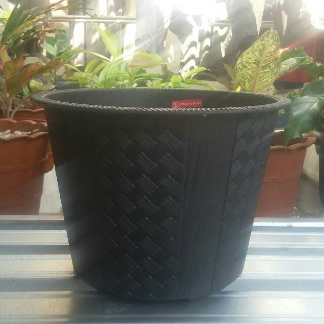  POT  TANAMAN PLASTIK  ANYAM 30CM POT  BUNGA  MOTIF  ANYAM 30 CM 