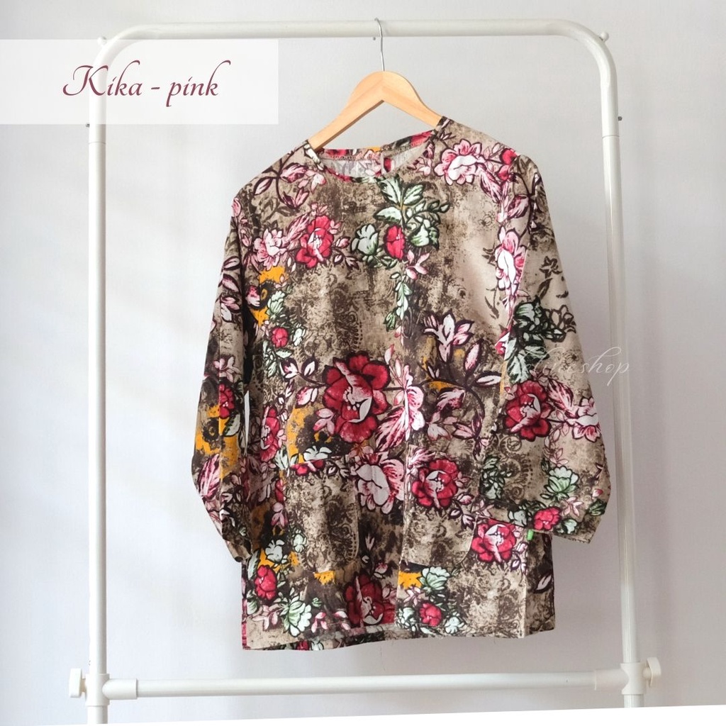 BAJU BASIC BLOUSE WANITA LINEN BUNGA - KIKA & DOLLY BUNGA LUKIS TOP-KIKA - PINK