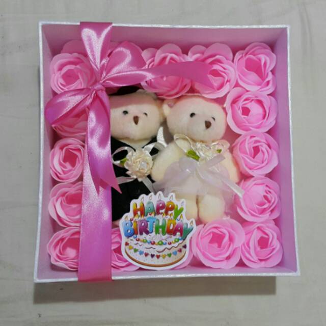 

Gift Box, kado ulang tahun, kado anniversary, boneka, bunga