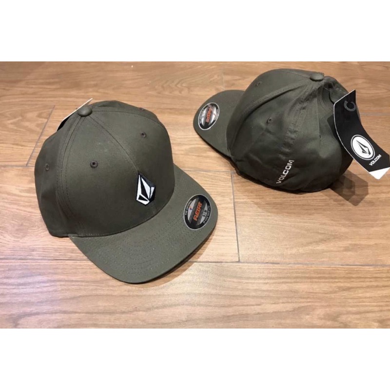 Topi volcom flexfit tersedia 3 warna