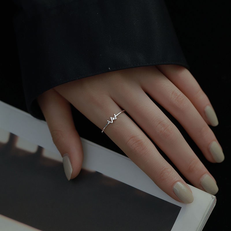 Cincin Desain Huruf W Aksen Kristal Warna Silver Gaya Korea Untuk Wanita