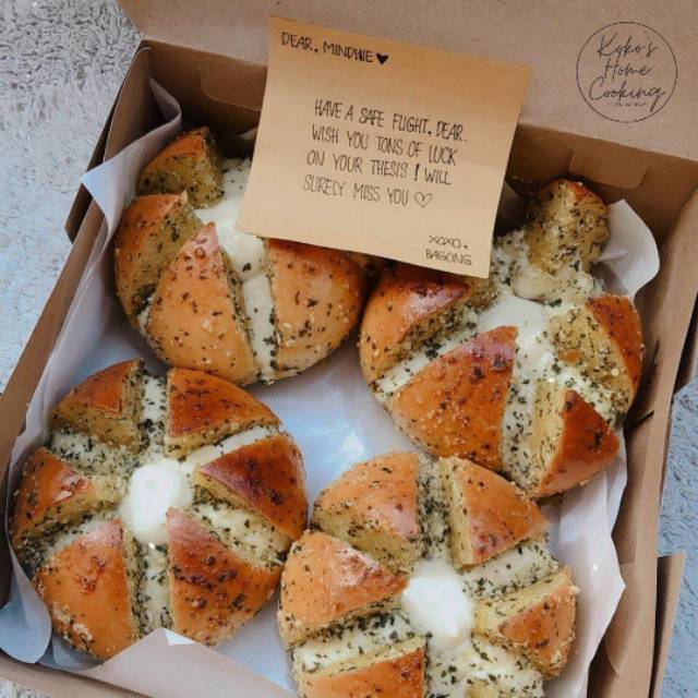 

KOREAN CREAM CHEESE GARLIC BREAD