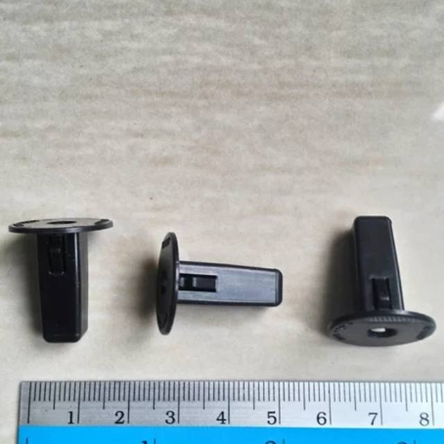 Klip Dudukan Baut Liner Toyota Innova Original