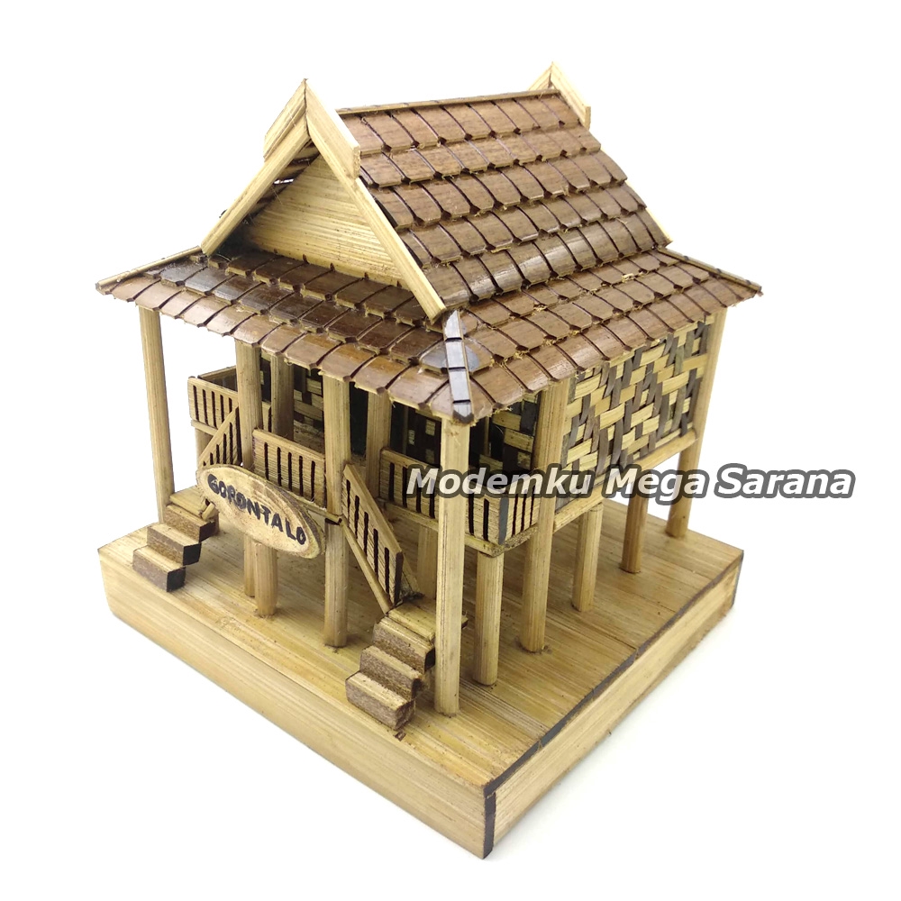 Miniatur Rumah Adat Gorontalo dari bambu