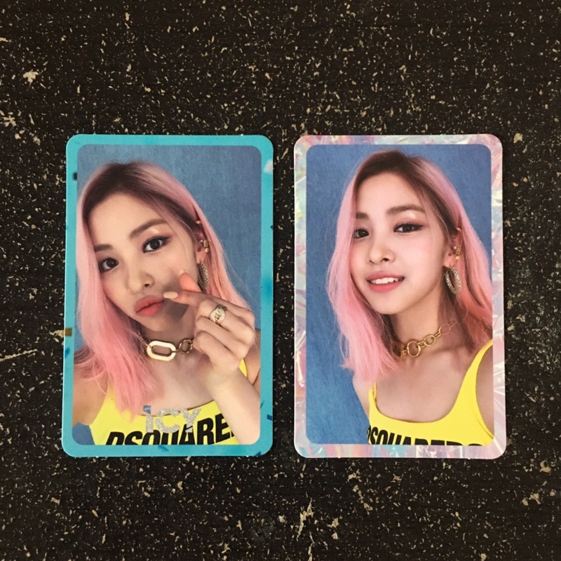 photocard ryujin itzy icy finger heart blue crystal border official goods first press jyp murah