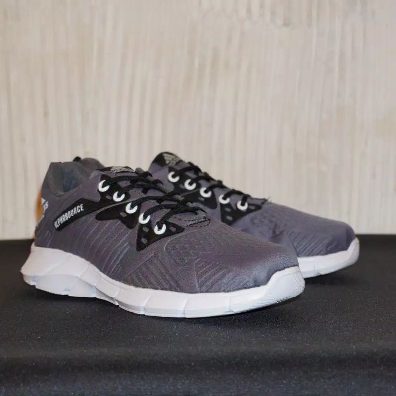 sepatu pria olah raga