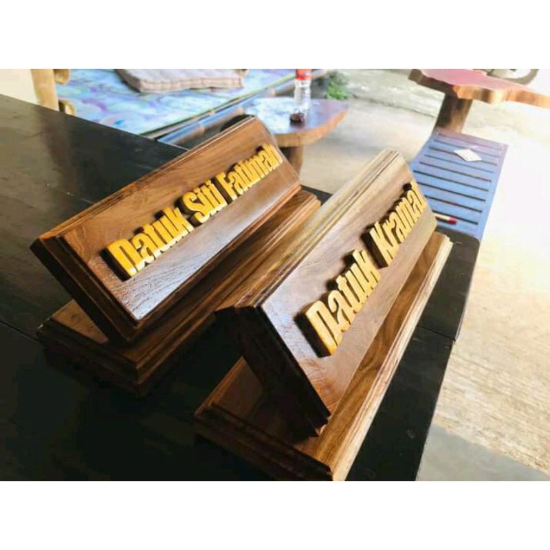 

Papan Nama Kayu