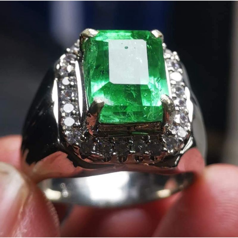 Batu permata zamrud colombia minor